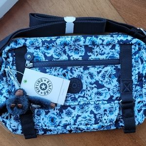 NEW Kipling Gracy Roaming Roses